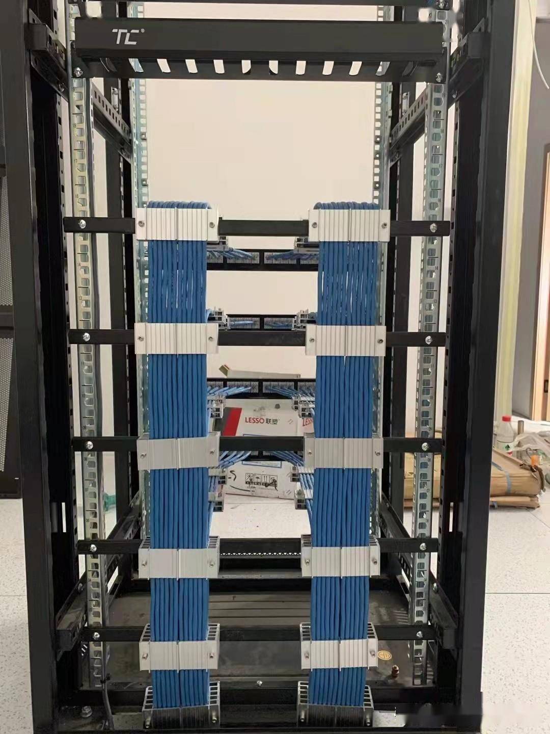 弱电工程网络机柜理线方法与施工全流程详解